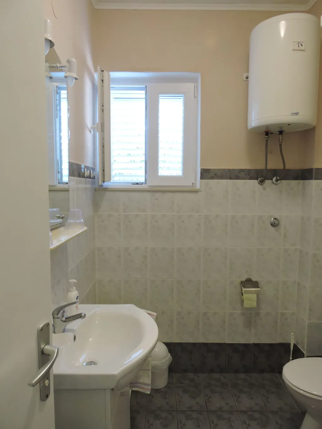 1-Bedroom Apartment in Novalja for Up to 4 Guests