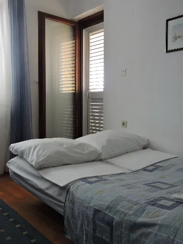 Air-Conditioned 2-Bedroom Apartment in Novalja
