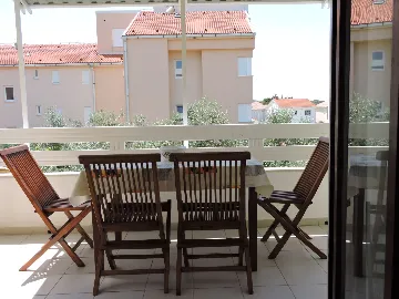 Air-Conditioned 2-Bedroom Apartment in Novalja