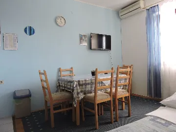 Air-Conditioned 2-Bedroom Apartment in Novalja