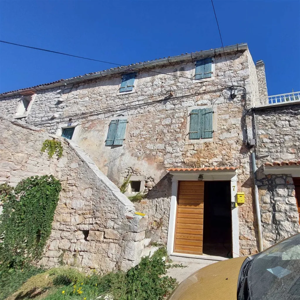One-Bedroom Apartment with Parking in Murter