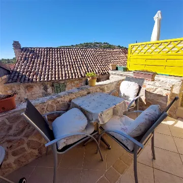 One-Bedroom Apartment with Parking in Murter