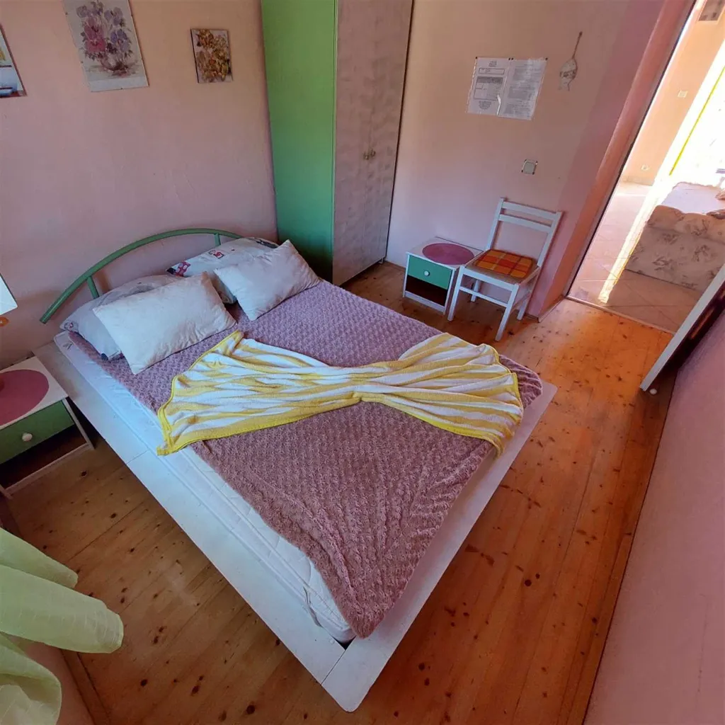 One-Bedroom Apartment with Parking in Murter