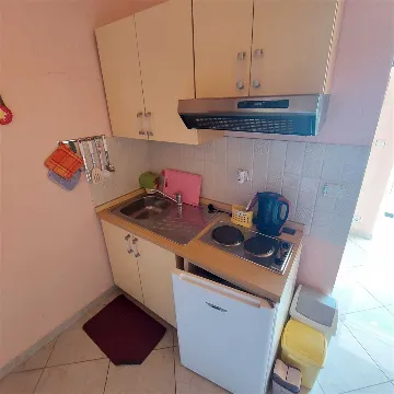 One-Bedroom Apartment with Parking in Murter