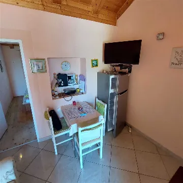 One-Bedroom Apartment with Parking in Murter