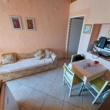 One-Bedroom Apartment with Parking in Murter