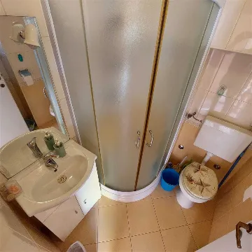 One-Bedroom Apartment with Parking in Murter