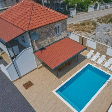 Holiday House in Tribunj for 8 Guests