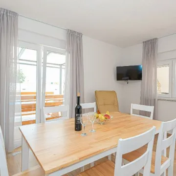 Holiday House in Tribunj for 8 Guests