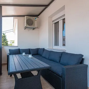 Holiday House in Tribunj for 8 Guests