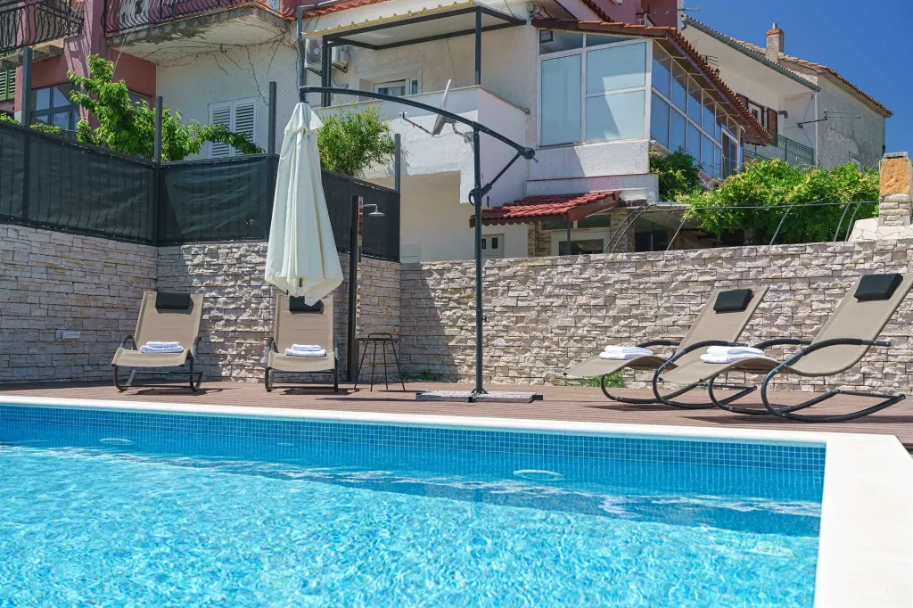 Seaside Retreat House Šibenik with Pool