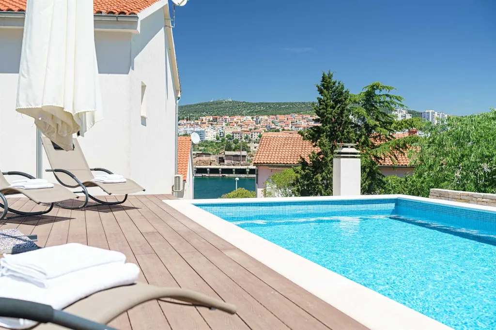 Seaside Retreat House Šibenik with Pool