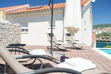 Seaside Retreat House Šibenik with Pool