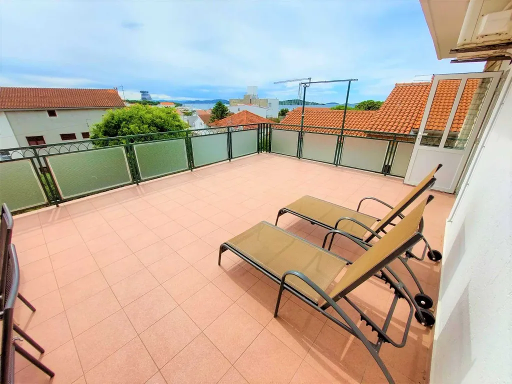 Vodice 3-Bedroom Apartment with Large Terrace