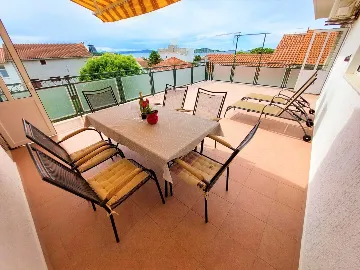 Vodice 3-Bedroom Apartment with Large Terrace