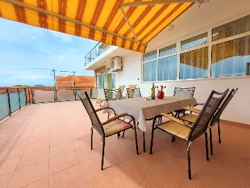 Vodice 3-Bedroom Apartment with Large Terrace