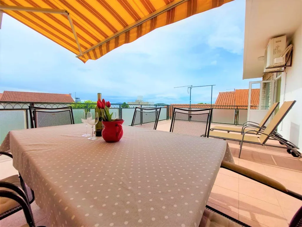 Vodice 3-Bedroom Apartment with Large Terrace
