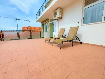 Vodice 3-Bedroom Apartment with Large Terrace