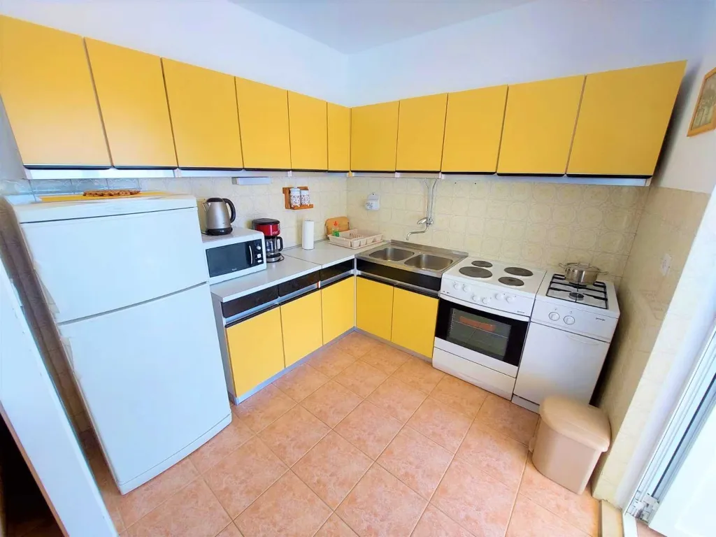 Vodice 3-Bedroom Apartment with Large Terrace