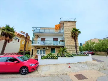 Vodice 3-Bedroom Apartment with Large Terrace