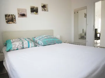 Srima Vodice Apartment for 4 Guests with Balcony