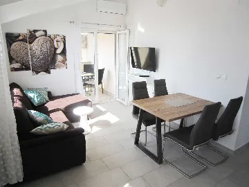 Srima Vodice Apartment for 4 Guests with Balcony