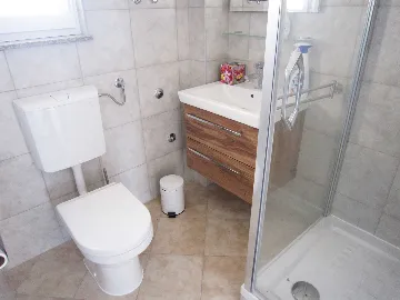 Srima Vodice Apartment for 4 Guests with Balcony