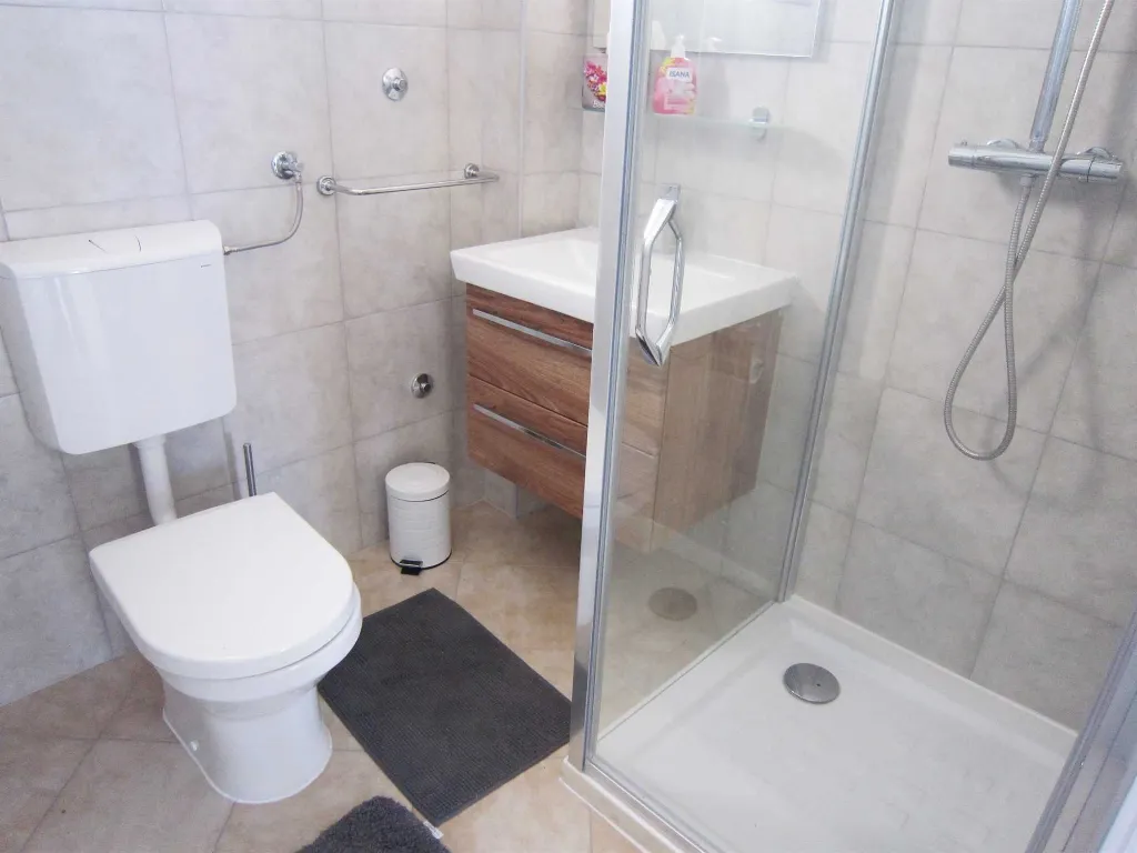 Srima, Vodice Apartment for Up to 6 Guests
