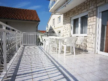 Vodice 4-Bedroom Apartment for 8 Guests