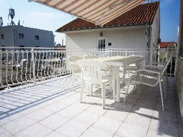 Vodice 4-Bedroom Apartment for 8 Guests
