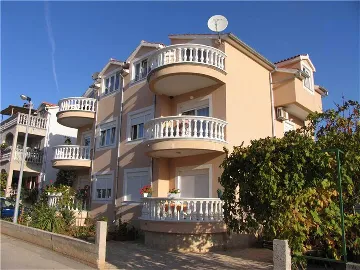 Vodice 1-Bedroom Apartment with Terrace for up to 4