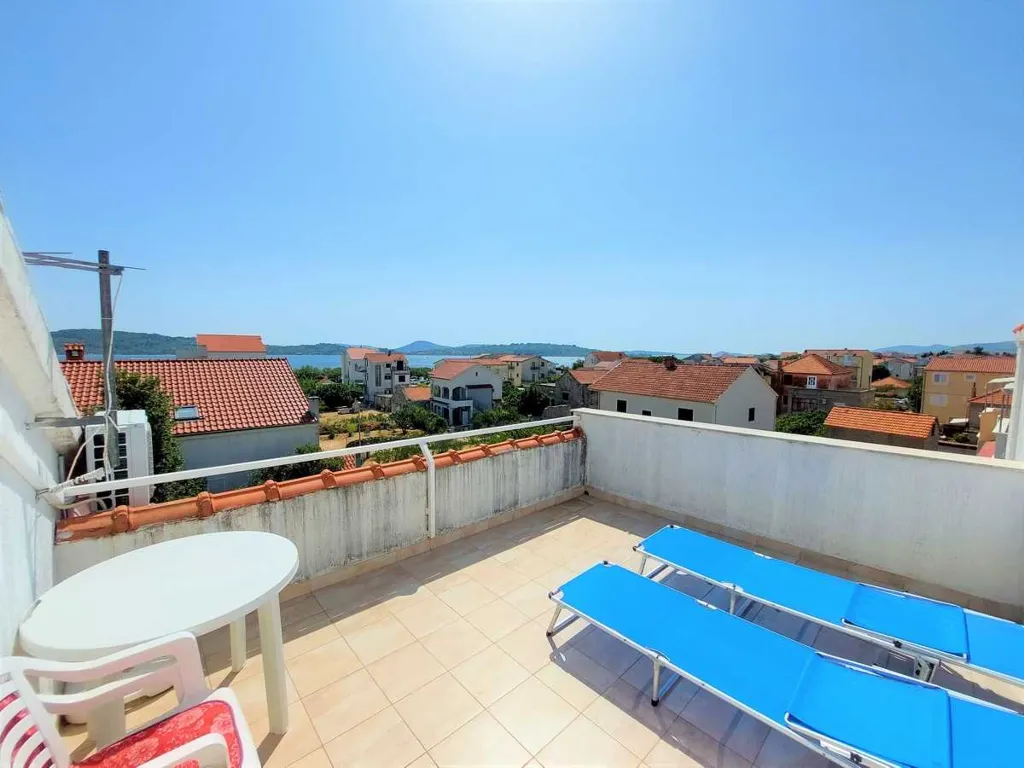 Top-Floor Studio Apartment in Srima, Vodice