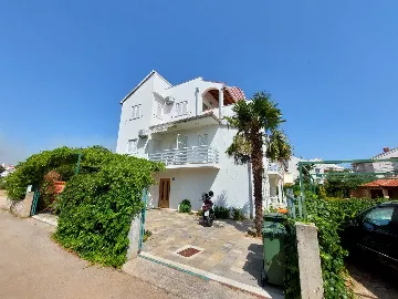 Top-Floor Studio Apartment in Srima, Vodice