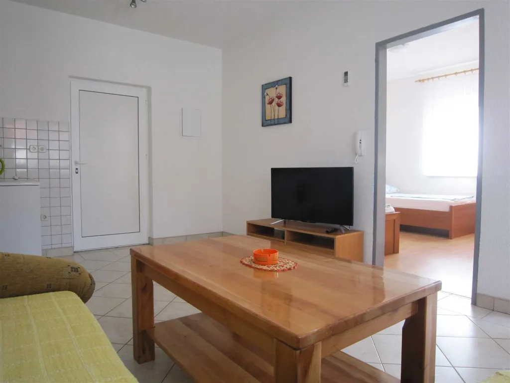 Vodice 2-Bedroom Apartment for Up to 5 Guests