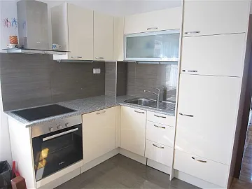 Two-Bedroom Apartment with Parking in Primošten
