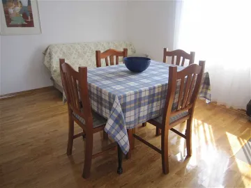 Two-Bedroom Apartment with Parking in Primošten