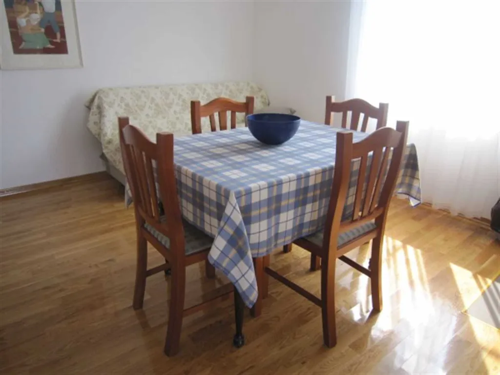 Two-Bedroom Apartment with Parking in Primošten