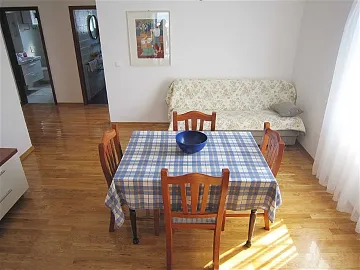 Two-Bedroom Apartment with Parking in Primošten