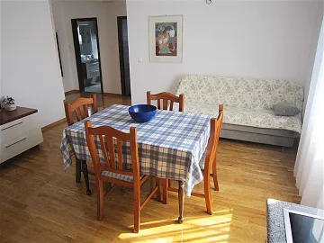 Two-Bedroom Apartment with Parking in Primošten