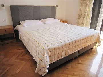 Two-Bedroom Apartment with Parking in Primošten