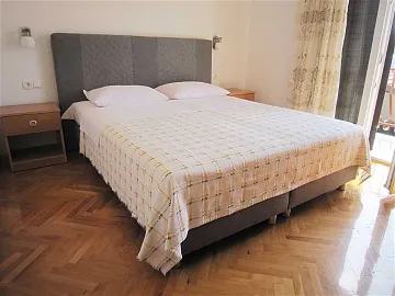 Two-Bedroom Apartment with Parking in Primošten