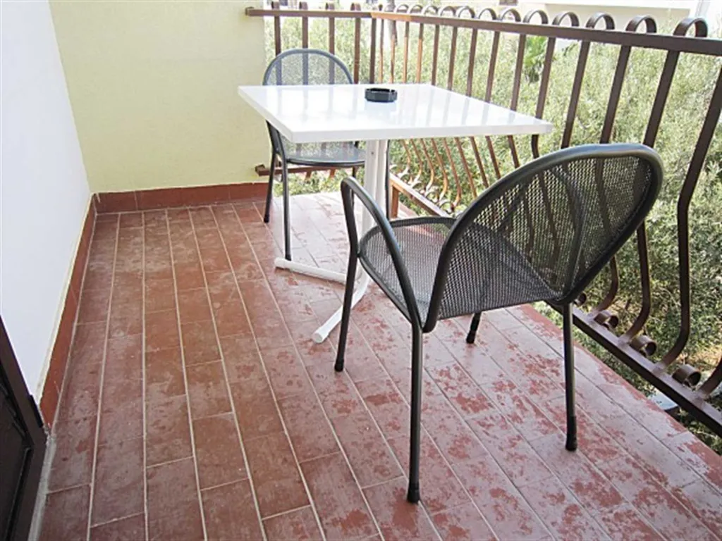 Two-Bedroom Apartment with Parking in Primošten