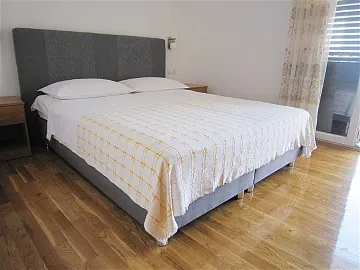 Two-Bedroom Apartment with Parking in Primošten