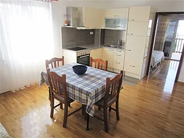 Two-Bedroom Apartment with Parking in Primošten