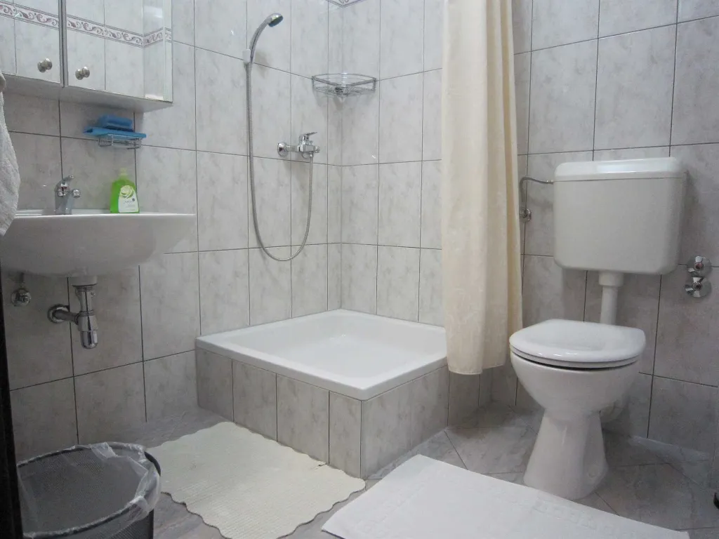 2-Bedroom Apartment in Vodice for Up to 4