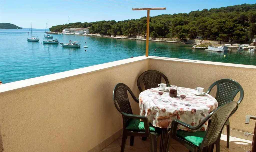 One-Bedroom Apartment in Prvić Luka for Up to 3