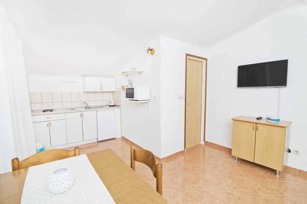 Apartment with Terrace and Sea View in Jezera