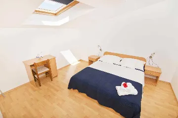 Apartment in Jezera for 2–3 Guests