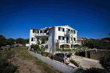 Apartment in Jezera for 2–3 Guests