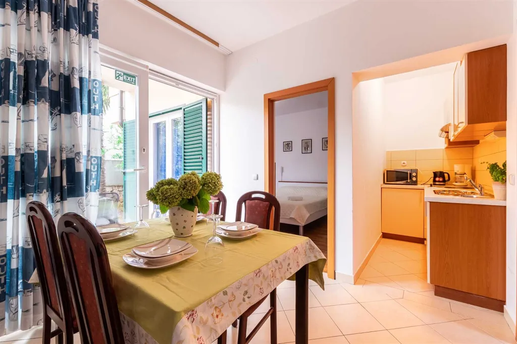 1-Bedroom Apartment in Murter for up to 5 Guests